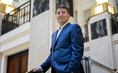 Behind the scenes: Ballard back in West Wing